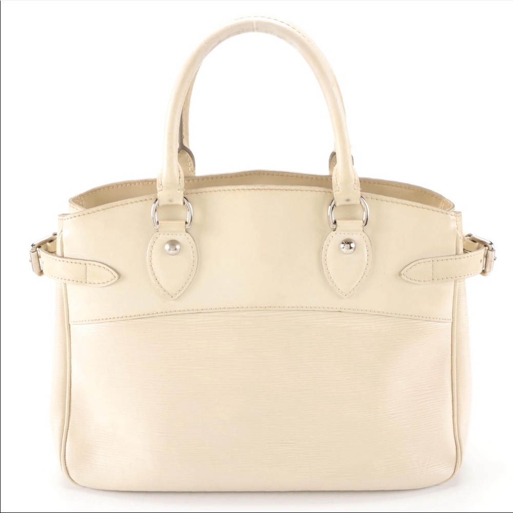 Louis Vuitton Passy PM in Epi leather.